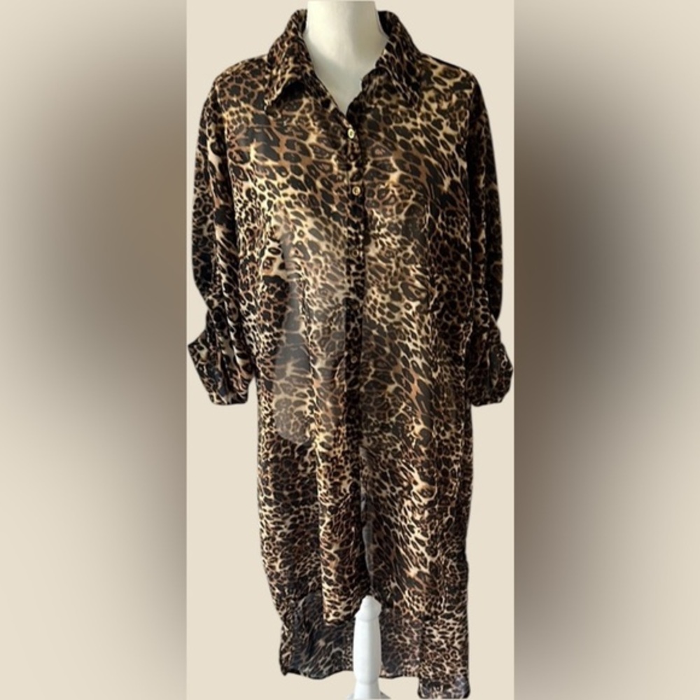 Chic Leopard Print Button-Up Blouse